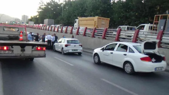 Kayseri'de 6 araçlı zincirleme kaza: 2 yaralı