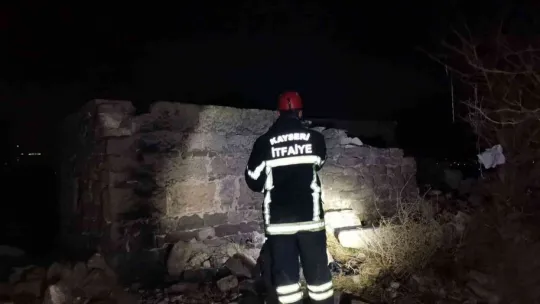 Kayseri'de 6 metrelik çukura düşen şahıs kurtarıldı