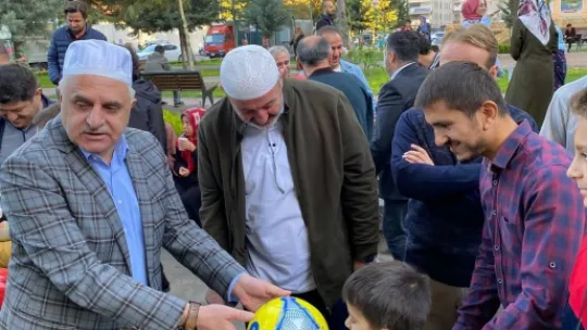 Kayseri'de aileler sabah namazında bir araya geldi