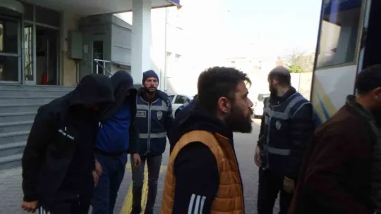 Kayseri'de aranan şahıslara 73 personelle eş zamanlı operasyon