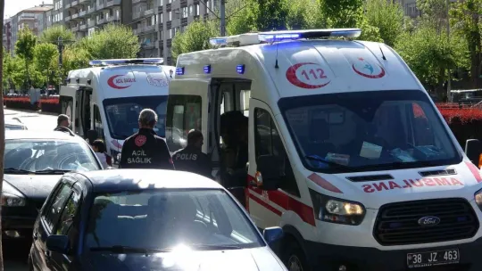 Kayseri'de bıçaklı kavga: 2 yaralı
