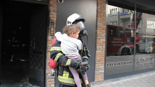 Kayseri'de binada yangın: Ekipler mahsur kalanları kurtardı