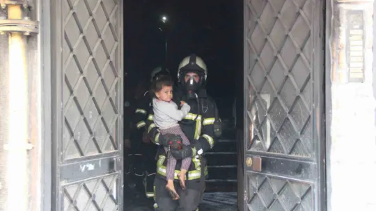 Kayseri'de binada yangın: Ekipler mahsur kalanları kurtardı