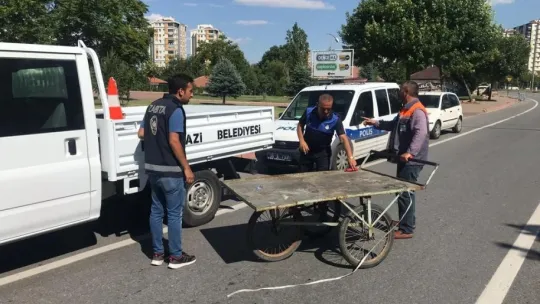 Kayseri'de çekçekli hurdacılara denetim