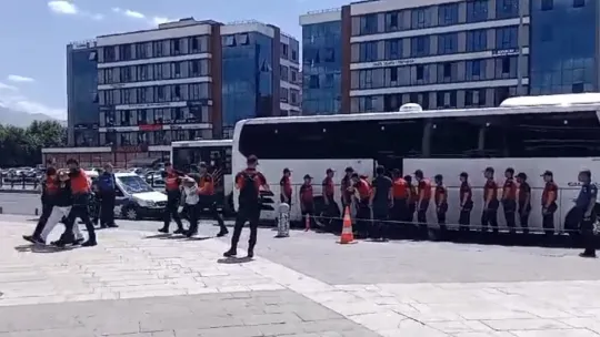 Kayseri'de çıkan olaylarda 21 polis ve 1 itfaiye personeli yaralandı