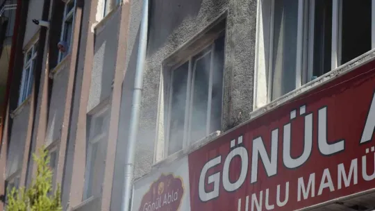 Kayseri'de çıkan yangında ev kullanılamaz hale geldi