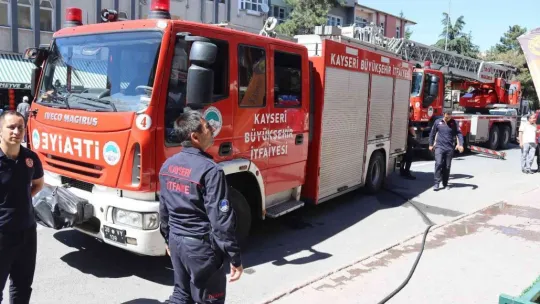 Kayseri'de çıkan yangında ev kullanılamaz hale geldi