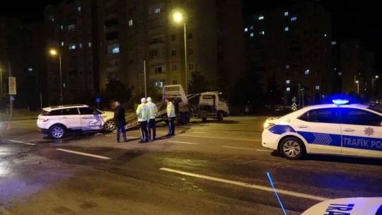 Kayseri'de cip ile ticari araç çarpıştı: 7 yaralı