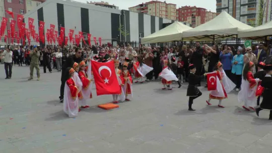 Kayseri'de çocuklar 23 Nisan'ı coşkuyla kutladı