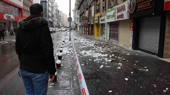 Kayseri'de depremin izleri gün ağarınca ortaya çıktı