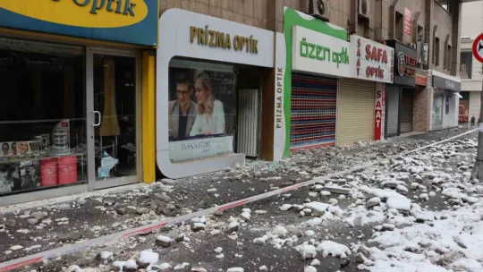 Kayseri'de depremin izleri gün ağarınca ortaya çıktı