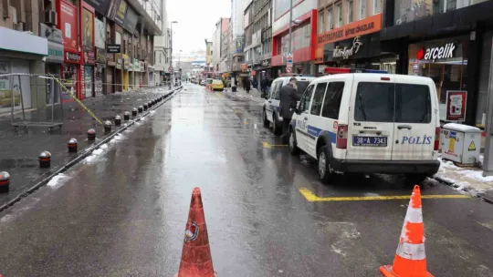 Kayseri'de depremin izleri gün ağarınca ortaya çıktı