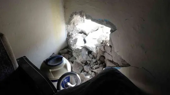 Kayseri'de evin duvarını delen hırsızlar 15 bin TL'yi çalıp kayıplara karıştı