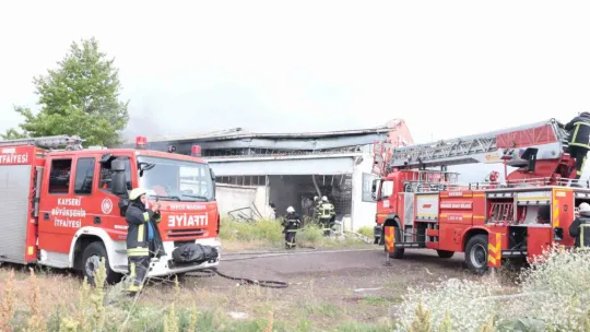 Kayseri'de fabrika yangını 1 saatte söndürüldü