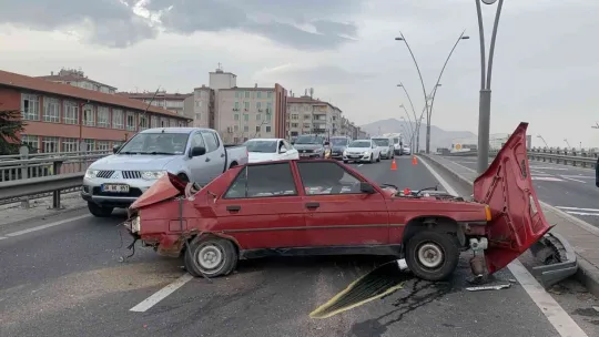 Kayseri'de facia gibi kaza: 4 yaralı