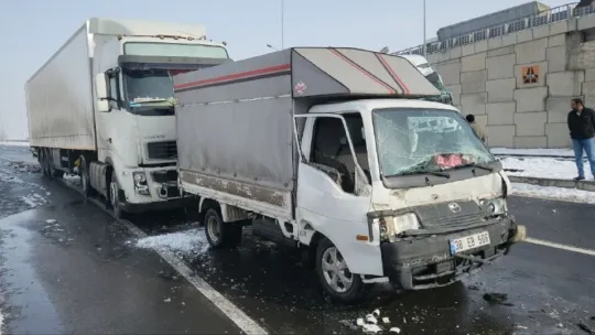 Kayseri'de feci kaza, tır kağıt gibi ezildi