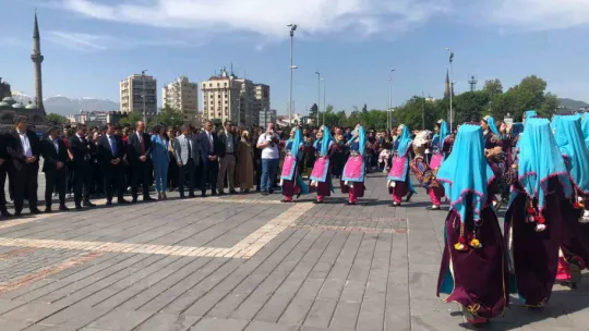 Kayseri'de Gençlik Haftası, çelenk töreni ile başladı