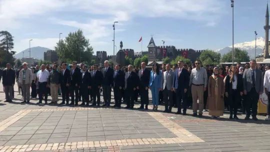 Kayseri'de Gençlik Haftası, çelenk töreni ile başladı