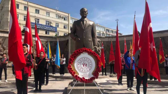 Kayseri'de Gençlik Haftası, çelenk töreni ile başladı