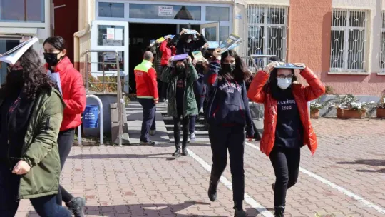 Kayseri'de gerçeğini aratmayan deprem tatbikatı