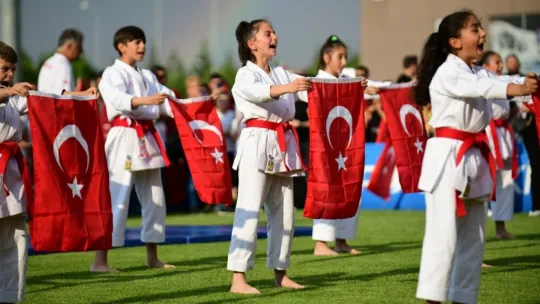 Kayseri'de GSB Yaz Spor Okulları açıldı
