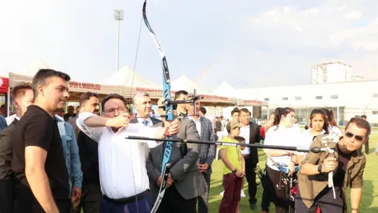 Kayseri'de GSB Yaz Spor Okulları açıldı