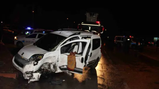 Kayseri'de hafif ticari araç ile pikap çarpıştı: 5 yaralı