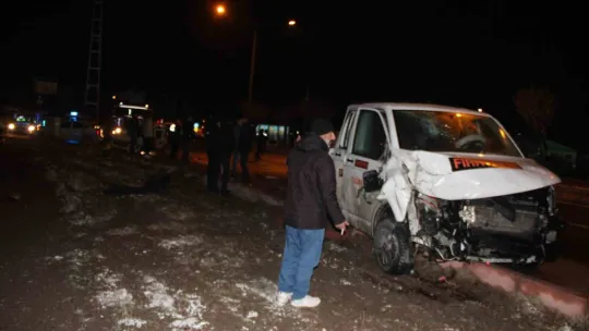Kayseri'de hafif ticari araç ile pikap çarpıştı: 5 yaralı