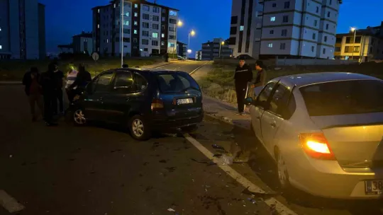 Erkilet'te iki otomobil çarpıştı: 7 yaralı