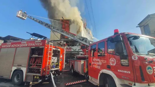 Kayseri'de iş yeri deposunda yangın