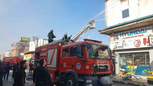 Kayseri'de iş yeri deposunda yangın