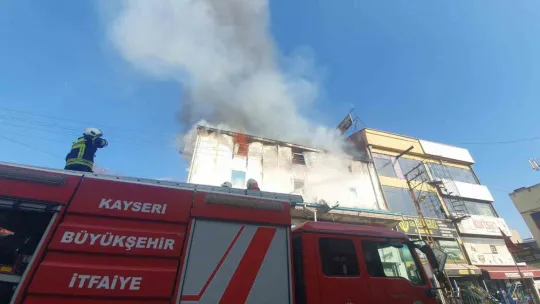 Kayseri'de iş yeri deposunda yangın