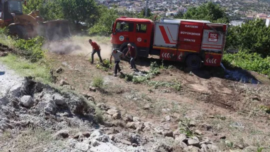 Kayseri'de itfaiye aracı devrildi, 4 itfaiye eri yaralandı