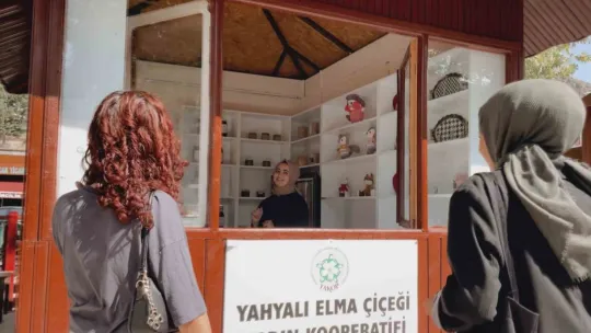 Kayseri'de kadın kooperatifleri ürünlerini satış ofislerinde vatandaşlarla buluşturuyor