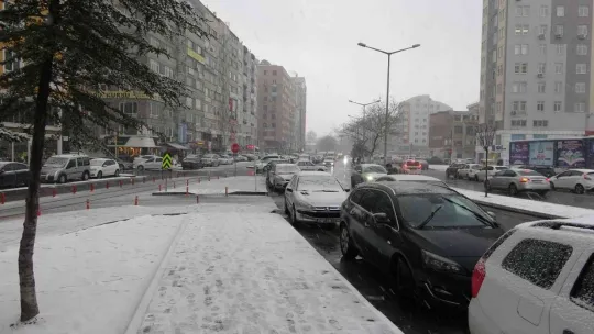 Kayseri'de kar yağışı etkili oldu