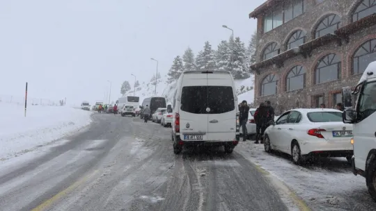 Kayseri'de kar yağışı hayatı olumsuz etkiledi