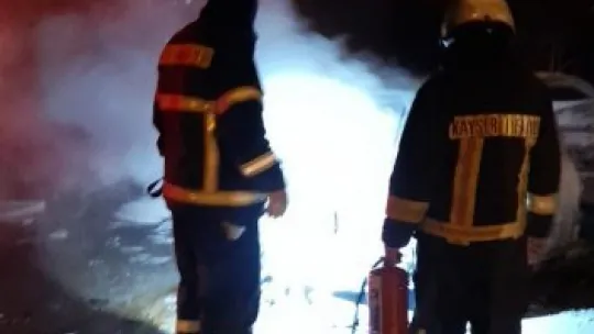 Kayseri'de kaza yapan otomobil alev aldı: 4 yaralı