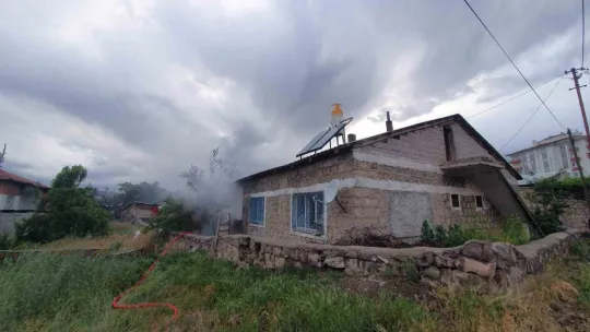 Kayseri'de müstakil evde yangın: 1 yaralı