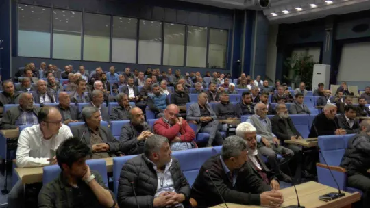 Halk otobüsçüler belediyede toplandı