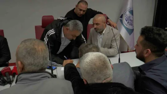 Halk otobüsçüler belediyede toplandı