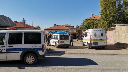 Kayseri'de otomobil içerisinde kadın ve erkek cesedi bulundu