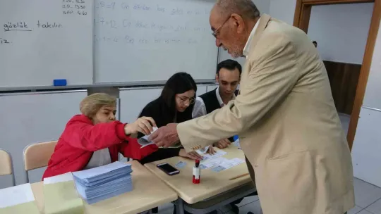Kayseri'de oy kullanma işlemi başladı