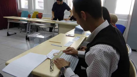 Kayseri'de oy kullanma işlemi başladı