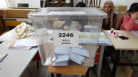Kayseri'de oy kullanma işlemi başladı