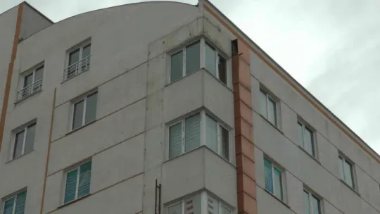 Kayseri'de rüzgar çatıları uçurdu, kaplamaları söktü