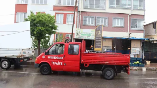 Kayseri'de sağanak yağış: Evleri ve dükkanları su bastı