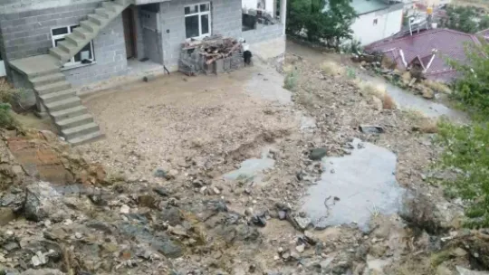 Kayseri'de sağanak yağış sele neden oldu