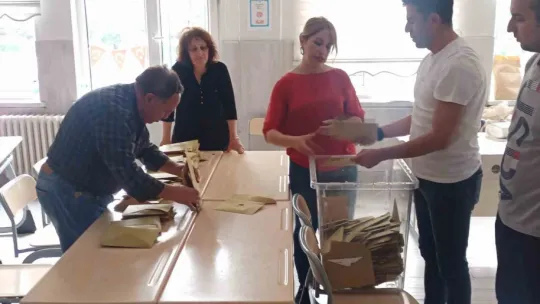 Kayseri'de sandıklar açıldı, sayım başladı