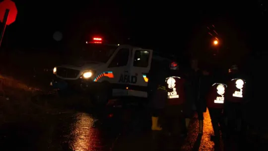 Kayseri'de sel: Araçlar yolda kaldı, birçok evi ve işyerini su bastı