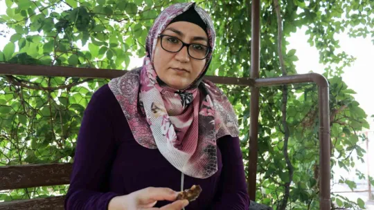 Aldığı helvanın içinden hızma çıktı, yerken dişi kırıldı